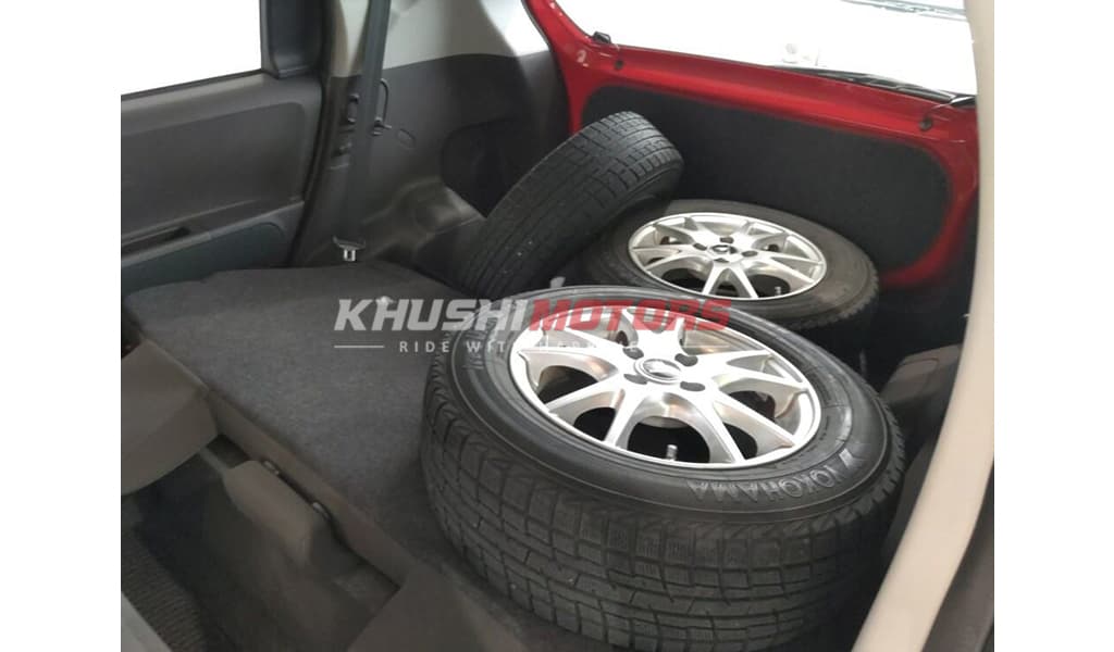 2012 Toyota Porte image-7