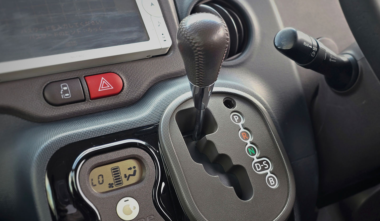 2012 Toyota Porte G image-11