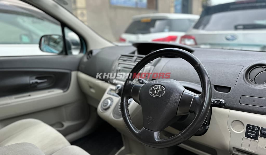 2010 Toyota Passo Sette image-16