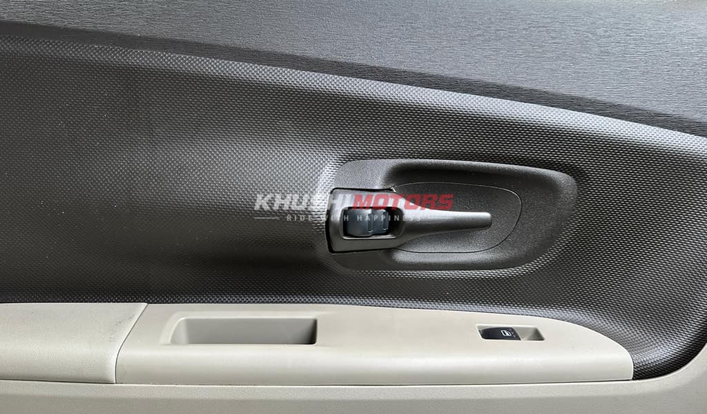 2010 Toyota Passo Sette image-18
