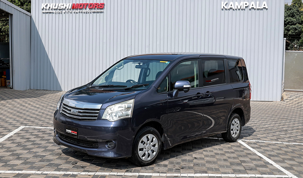 2012 Toyota Noah image-10