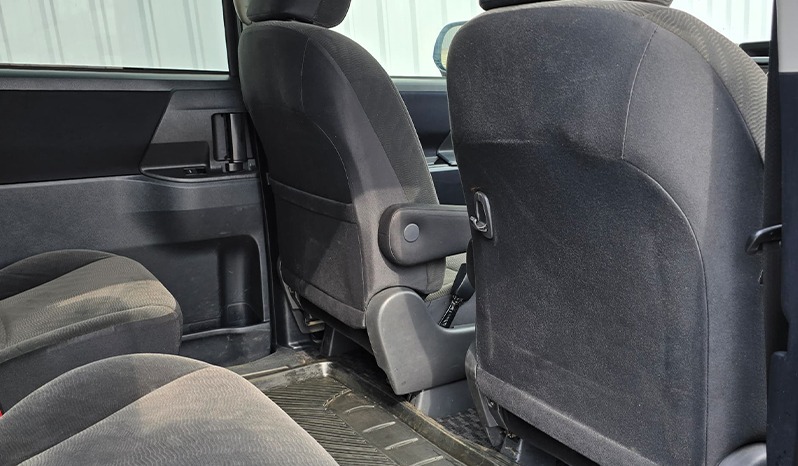 2012 Toyota Noah image-33