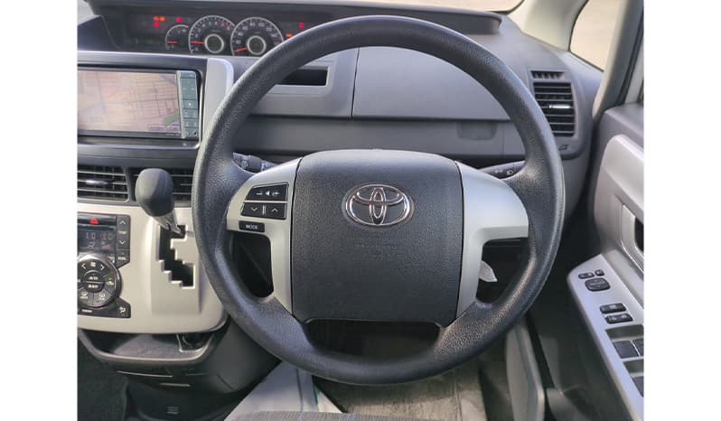 2010 Toyota Noah image-5