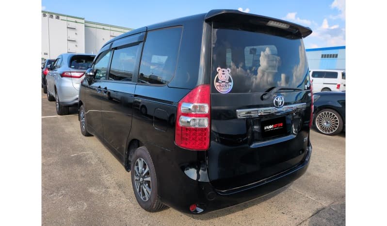 2010 Toyota Noah image-3