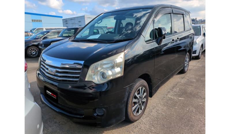 2010 Toyota Noah image-4