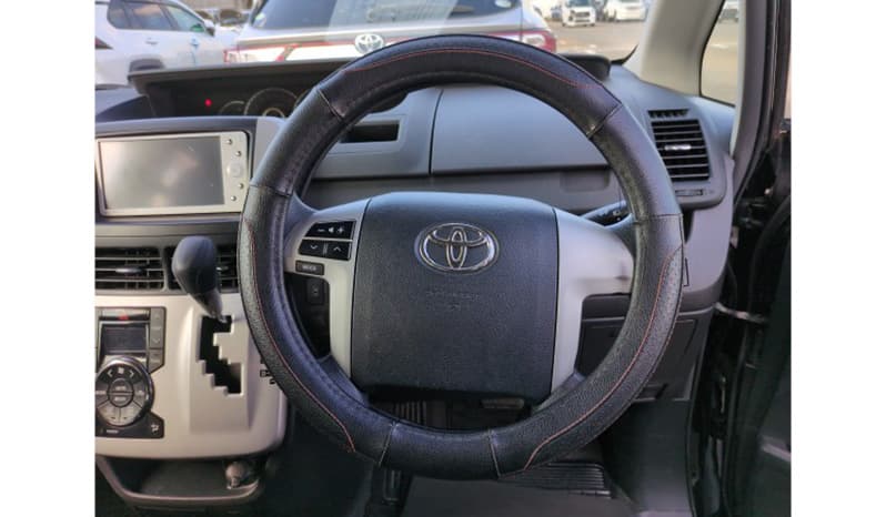 2010 Toyota Noah image-6