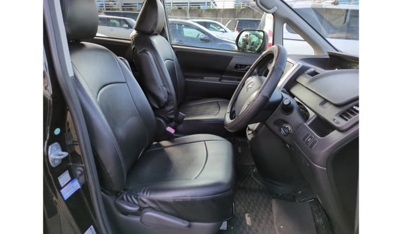 2010 Toyota Noah image-7