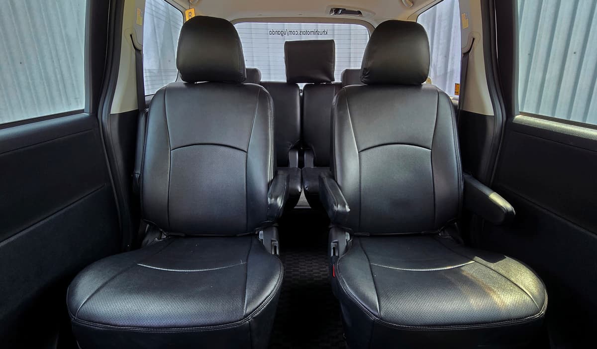 2010 Toyota Noah image-12