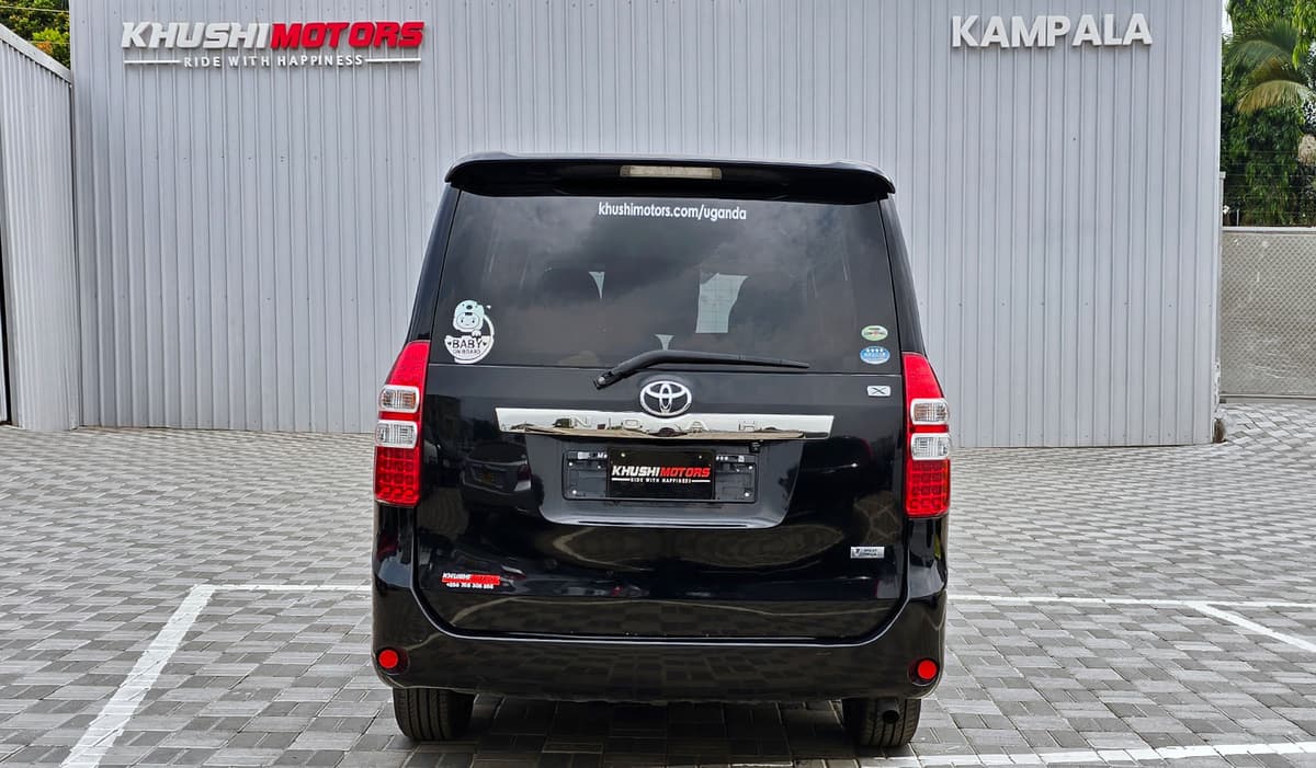 2010 Toyota Noah image-16