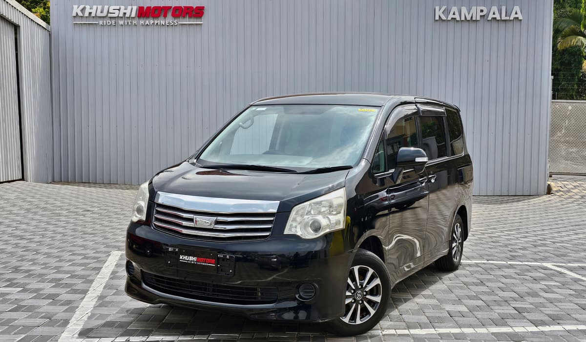 2010 Toyota Noah image-18