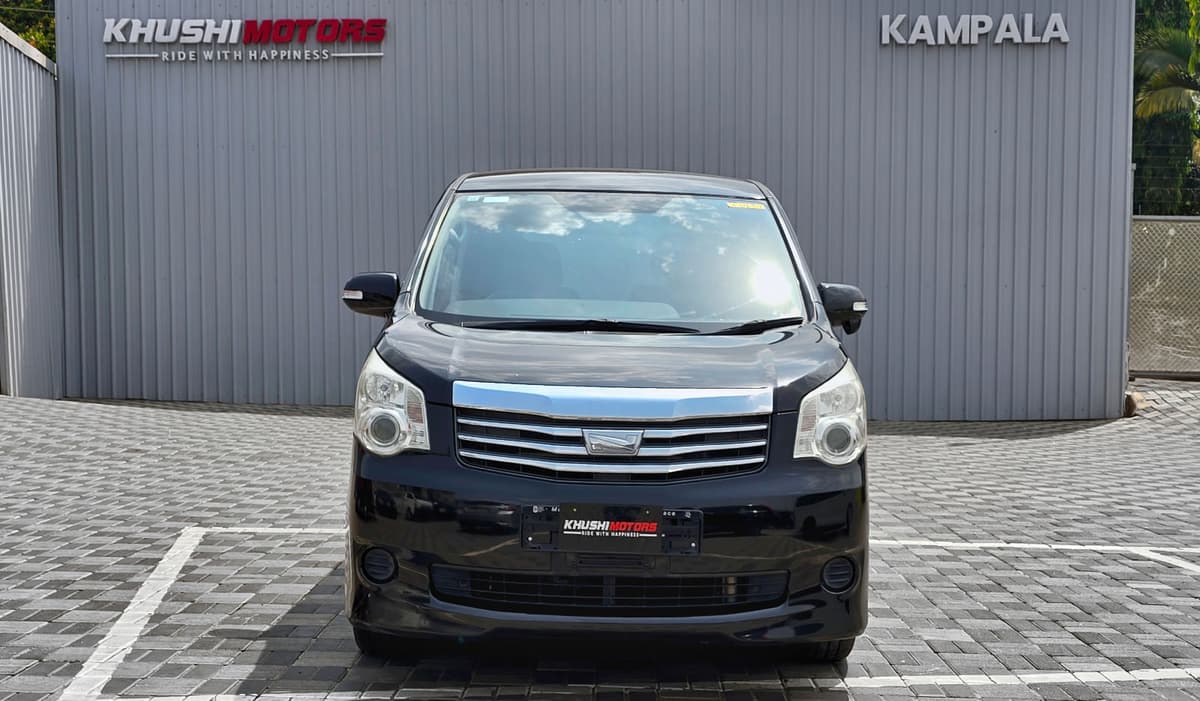 2010 Toyota Noah image-19