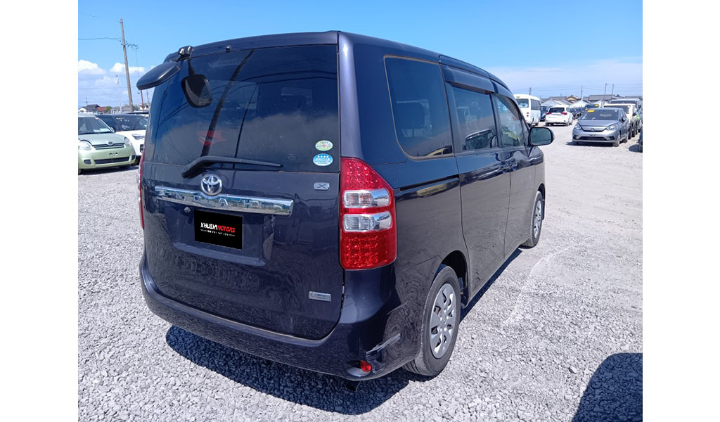 2010 Toyota Noah image-5