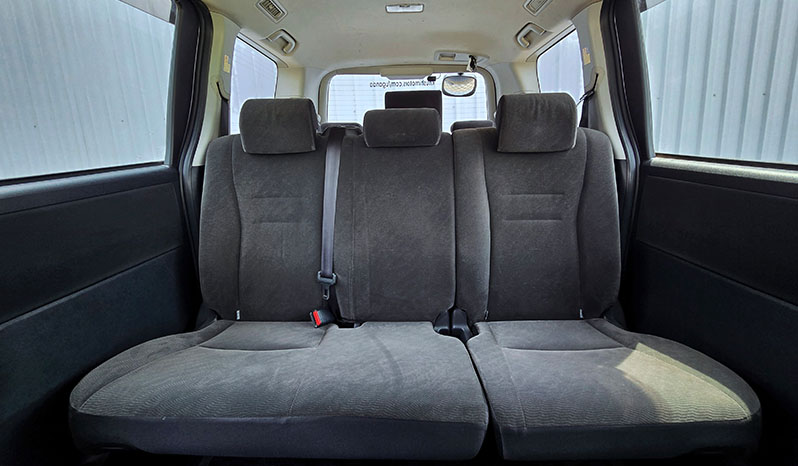2010 Toyota Noah image-13