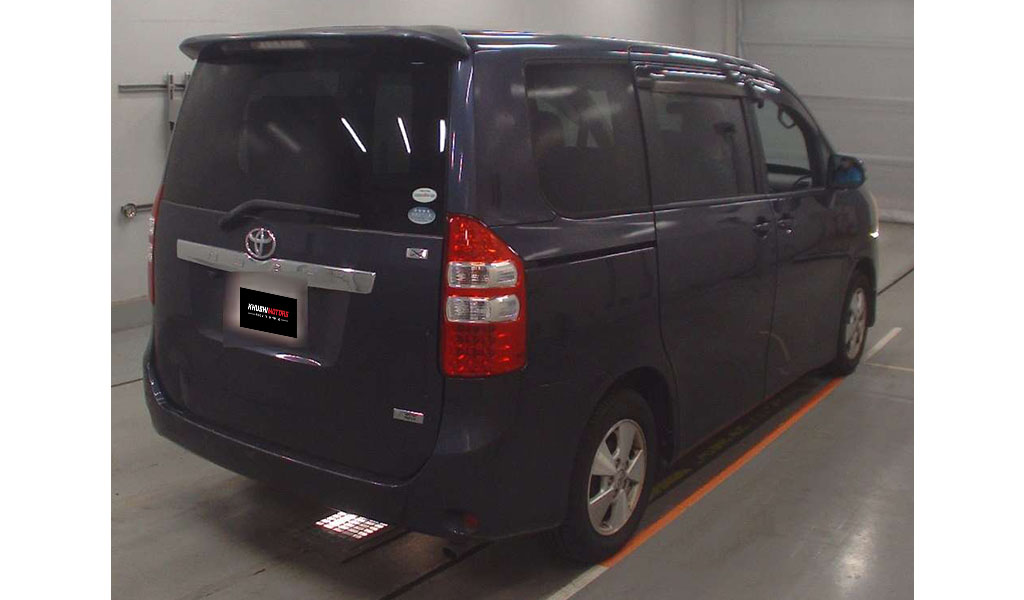 2010 Toyota Noah image-5