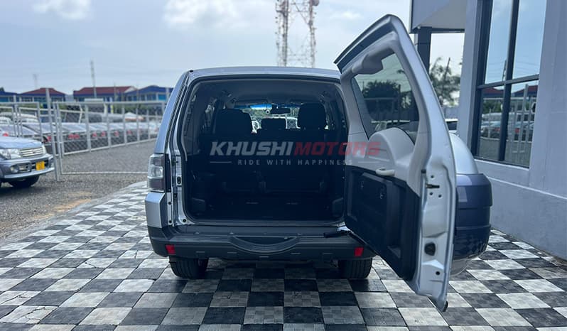 2007 Mitsubishi Pajero image-9