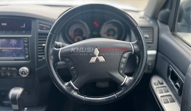 2007 Mitsubishi Pajero image-12