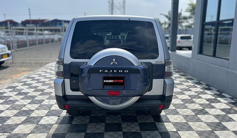 2007 Mitsubishi Pajero image-16