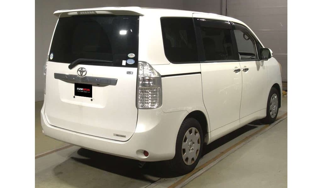 2010 Toyota Noah image-5
