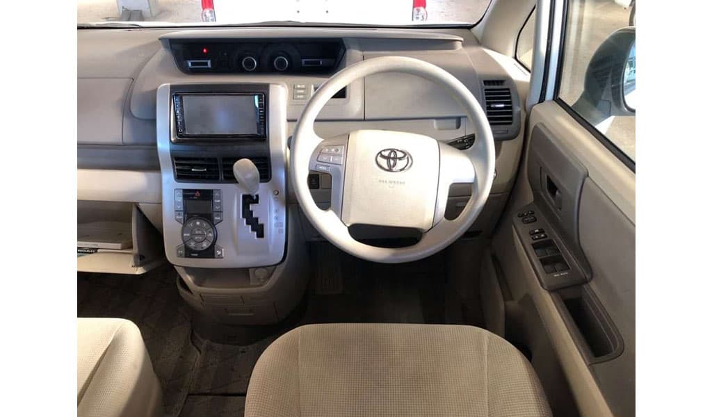 2010 Toyota Noah image-6