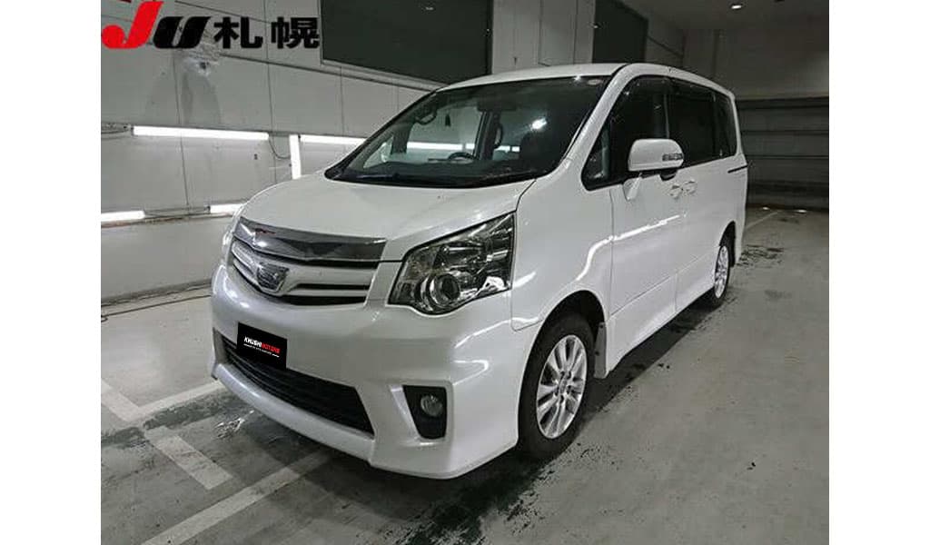 2010 Toyota Noah image-3