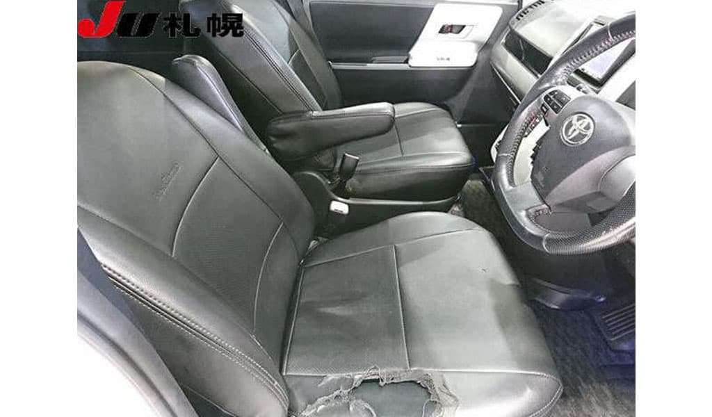 2010 Toyota Noah image-5