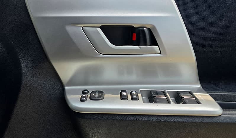 2010 Toyota Noah image-7