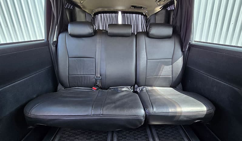 2010 Toyota Noah image-9