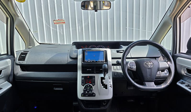 2010 Toyota Noah image-10