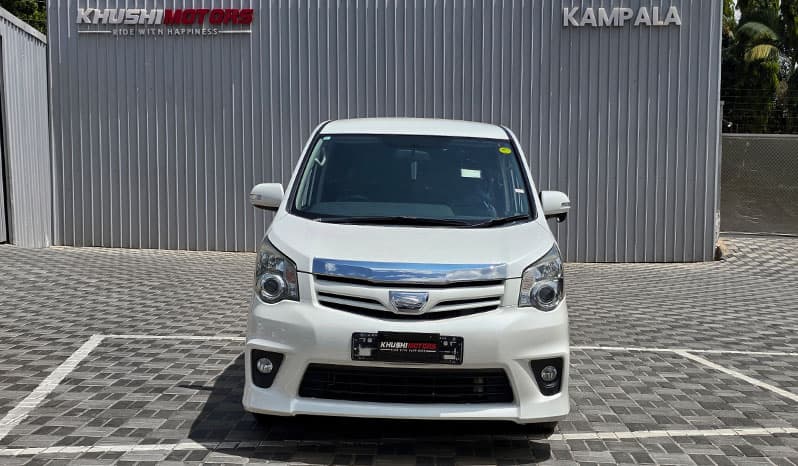 2010 Toyota Noah image-15