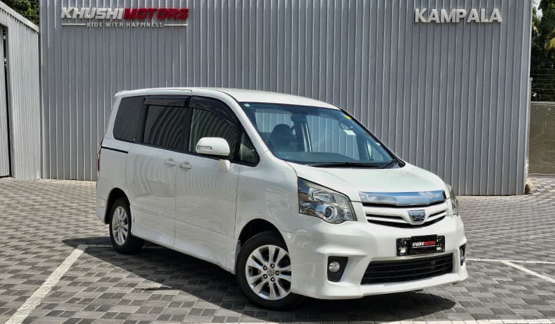 2010 Toyota Noah image-16