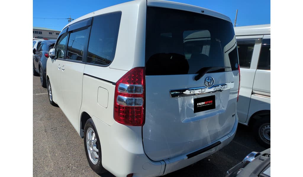 2012 Toyota Noah image-3