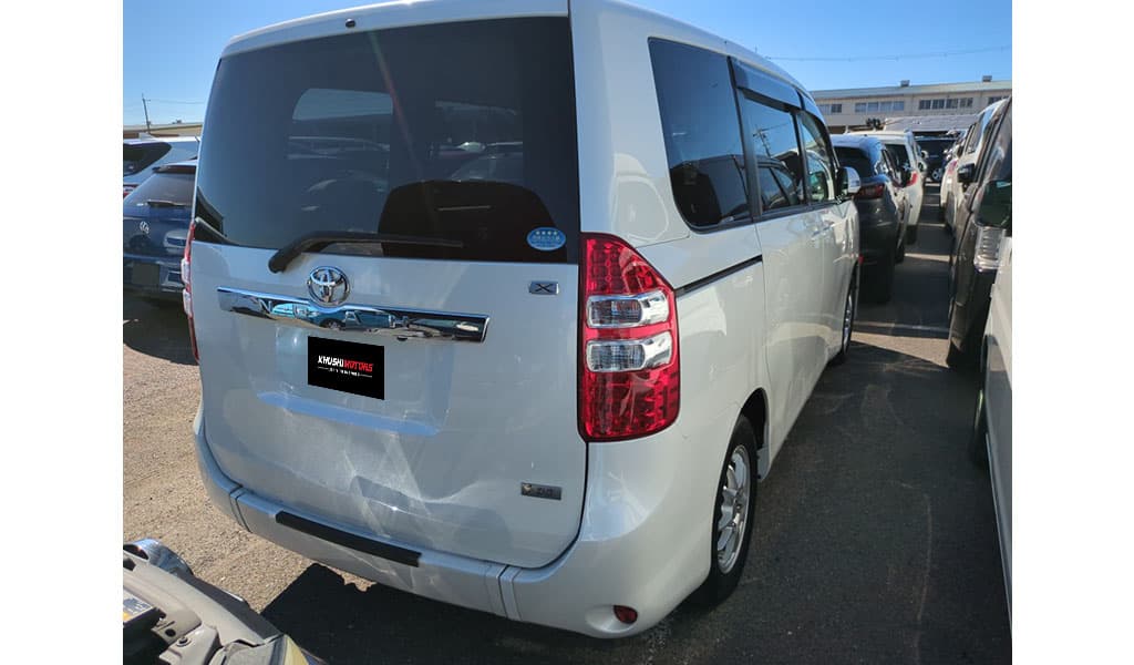 2012 Toyota Noah image-4