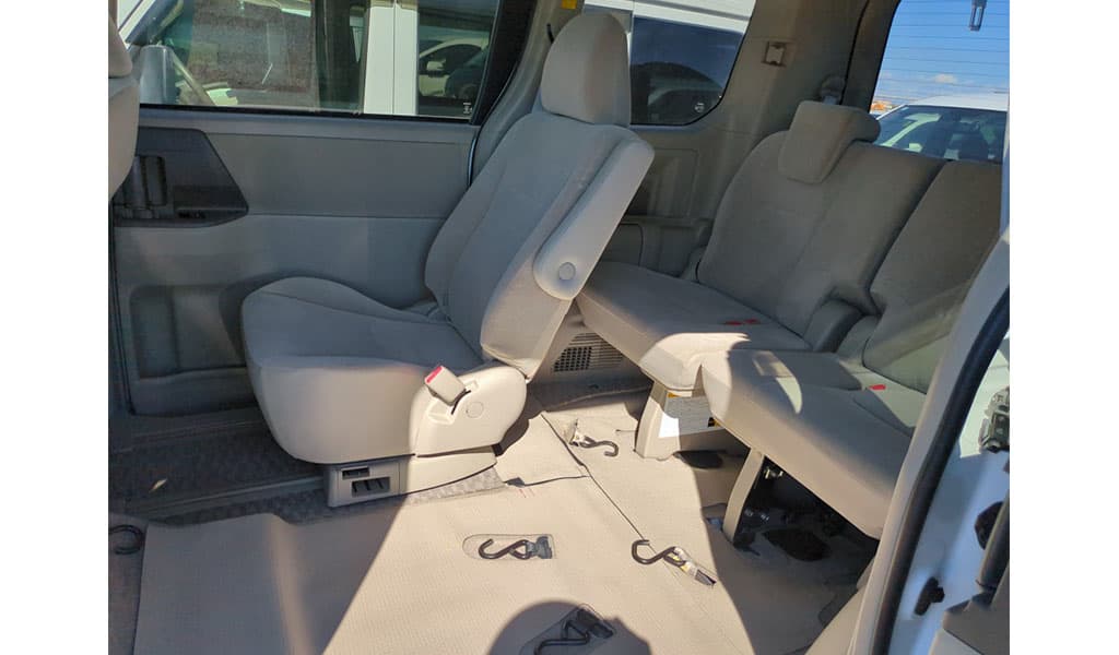 2012 Toyota Noah image-7