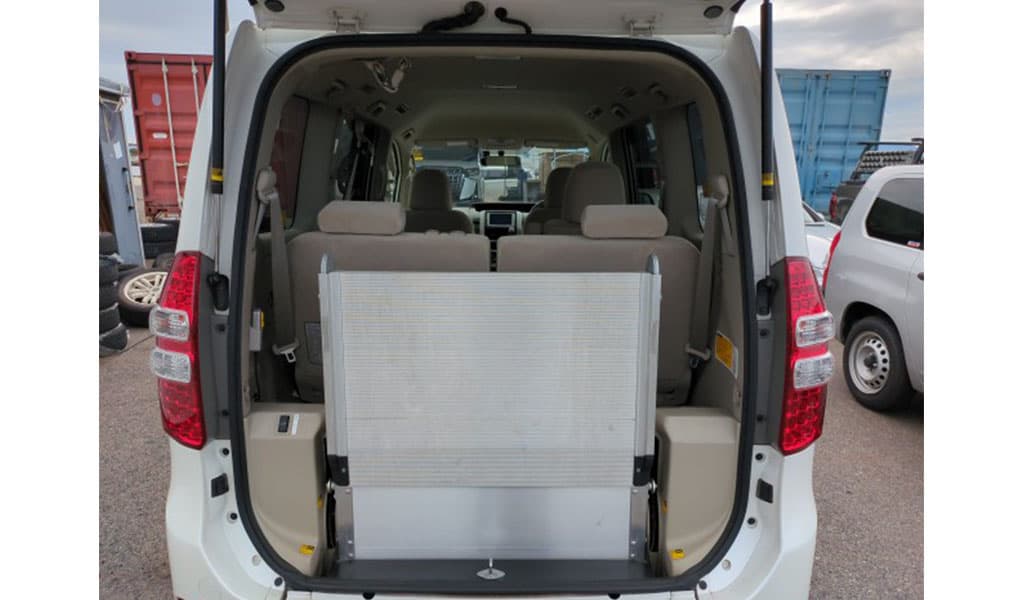 2012 Toyota Noah image-8