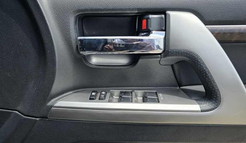 2012 Toyota Land Cruiser 200 image-16