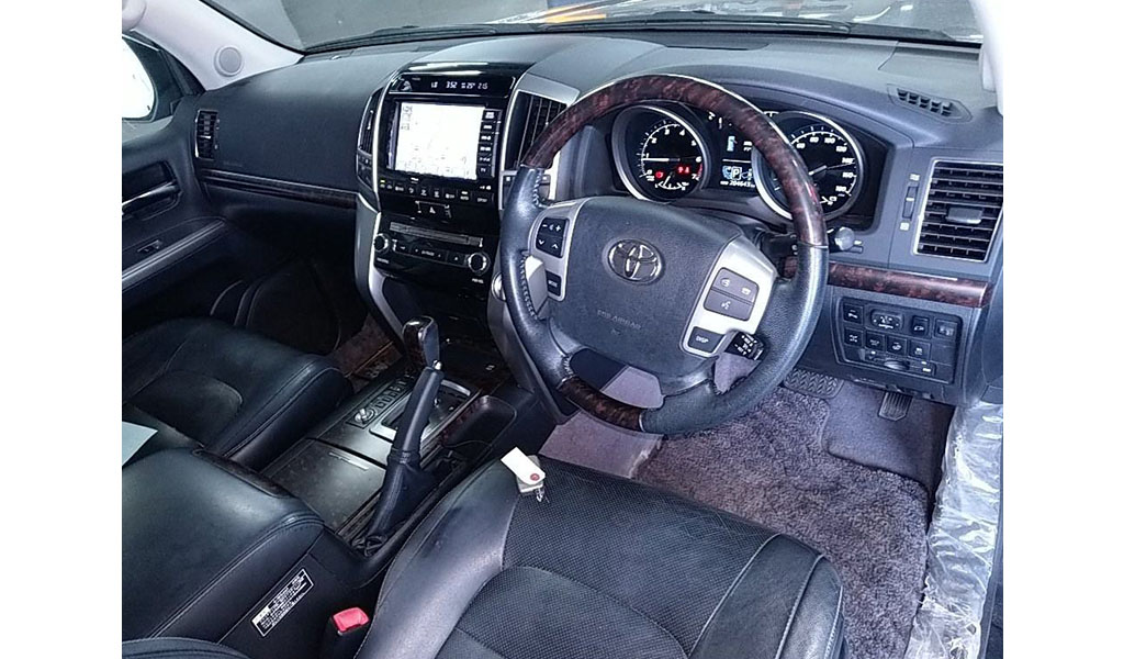 2012 Toyota Land Cruiser 200 image-7