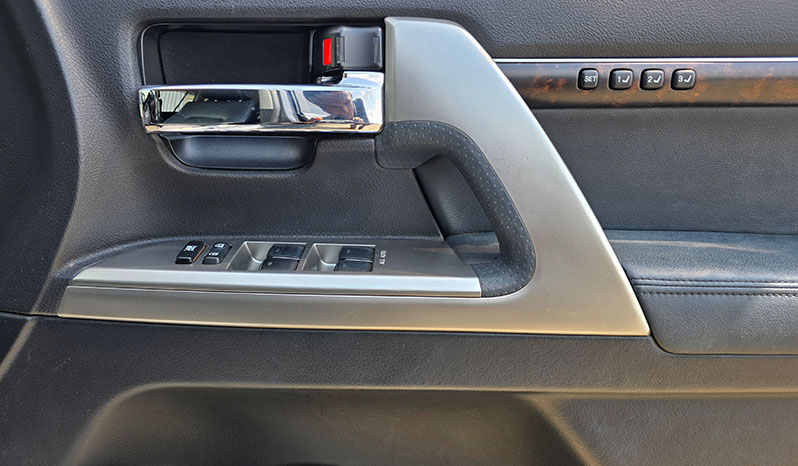 2012 Toyota Land Cruiser 200 image-9
