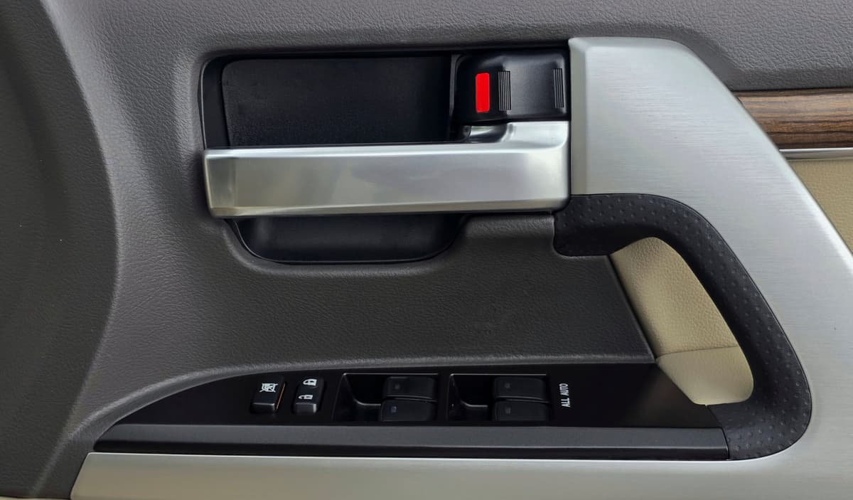 2019 Toyota Land Cruiser 200 Ax G Selection V8 image-12