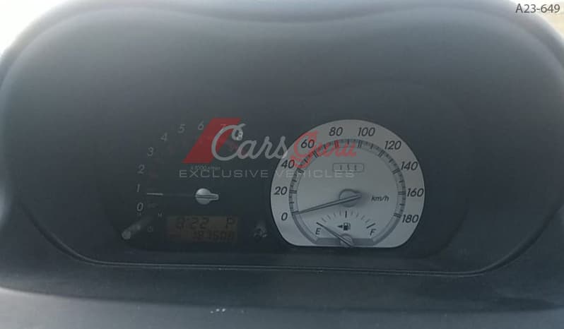2002 Toyota IST image-8