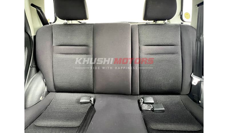 2002 Toyota IST image-13