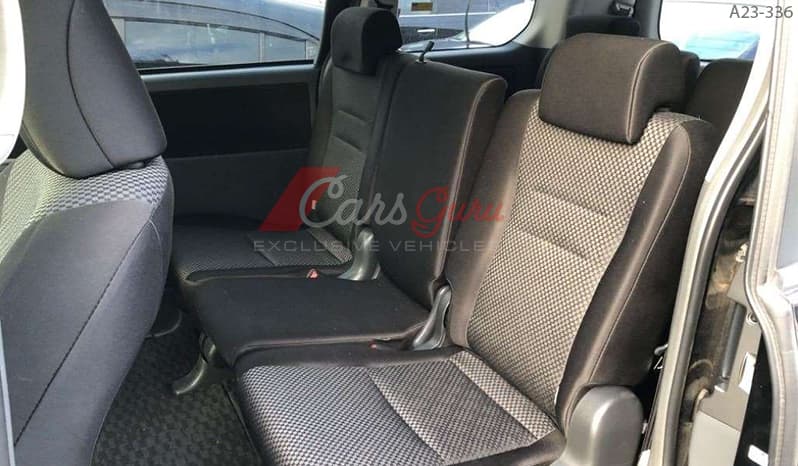 2007 Toyota Noah image-9