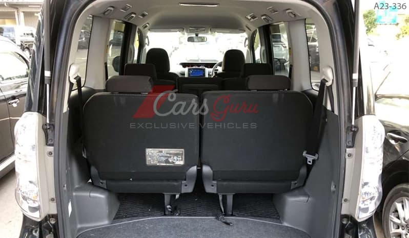 2007 Toyota Noah image-10