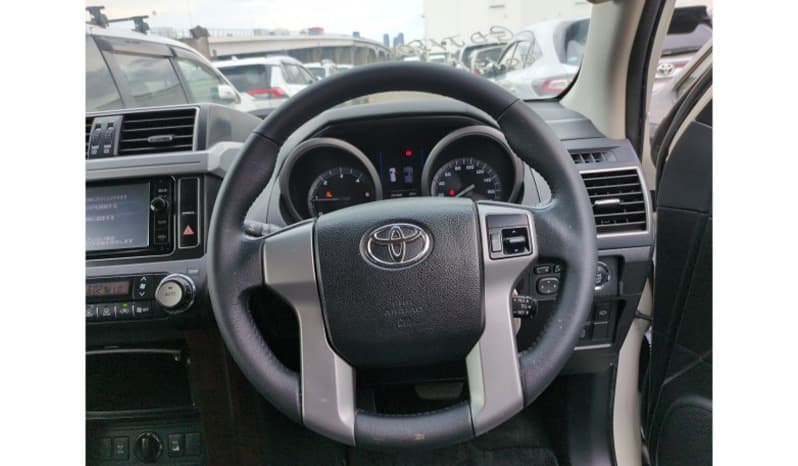 2016 Toyota Land Cruiser Prado image-5