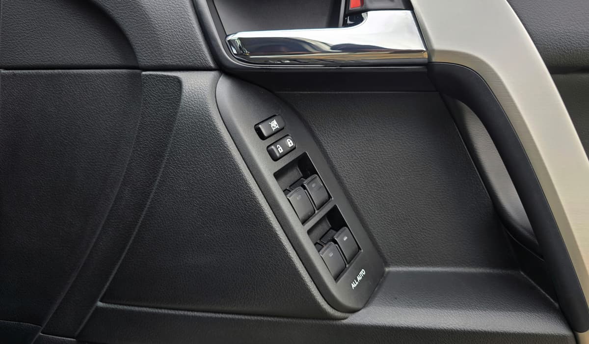 2016 Toyota Land Cruiser Prado image-10