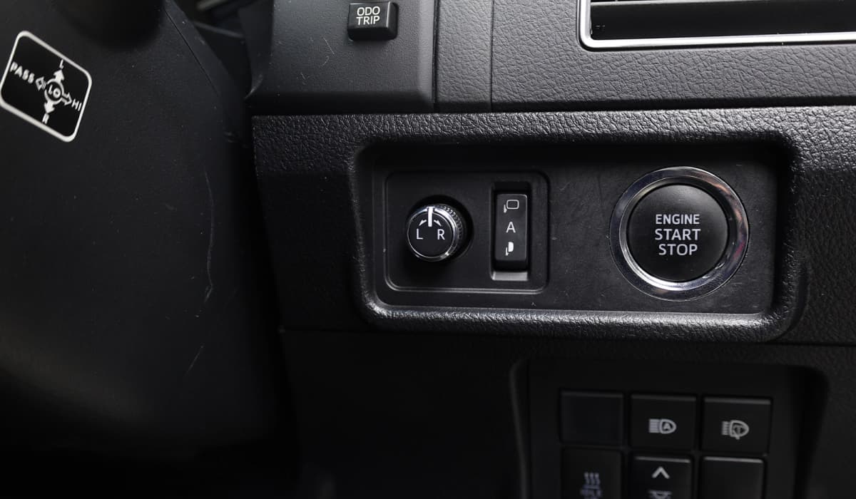 2017 Toyota Land Cruiser Prado TX-L package image-10