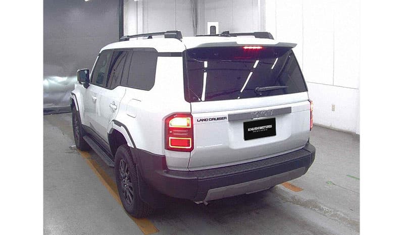 2024 Toyota Land Cruiser Prado VX image-5