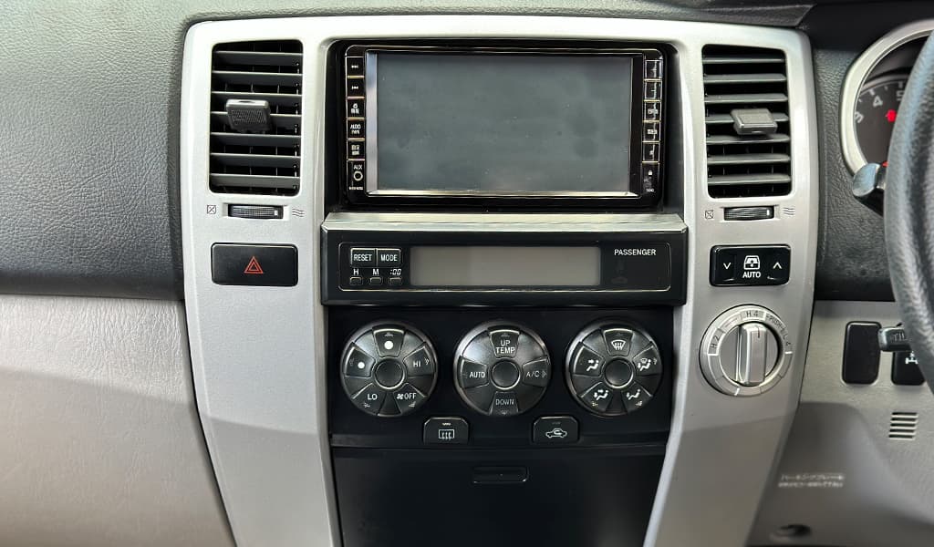 2009 Toyota Hilux Surf image-13