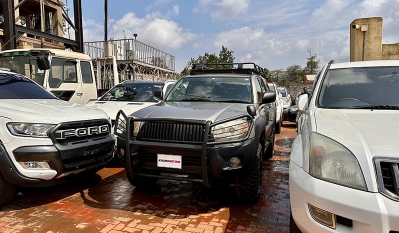 2009 Toyota Hilux Surf image-16
