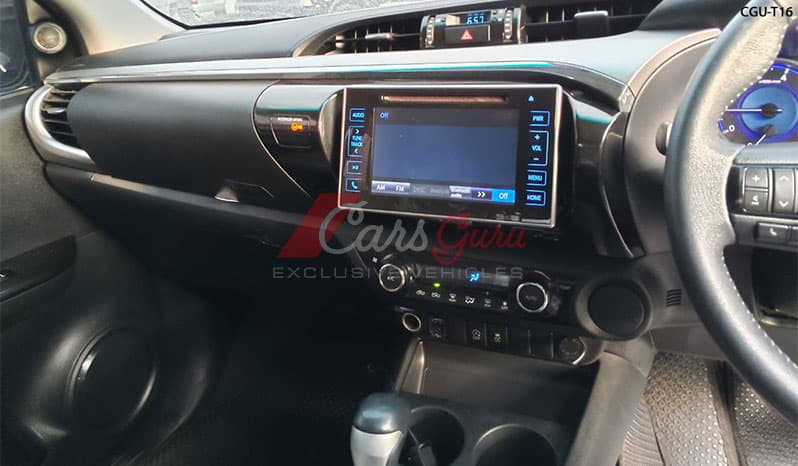 2015 Toyota Hilux image-2
