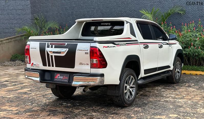 2015 Toyota Hilux image-14